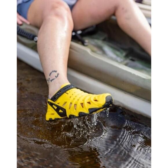 Crosskix 2.0 Yellowjacket Hybrid Water Shoes Bright Yellow Foam Slip-On NEW-NIB - Picture 9 of 15